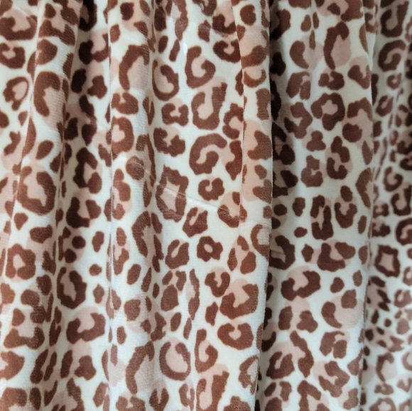 Ivy City Co. Leapord Print Smocked Dress Size Small - Picture 3 of 15